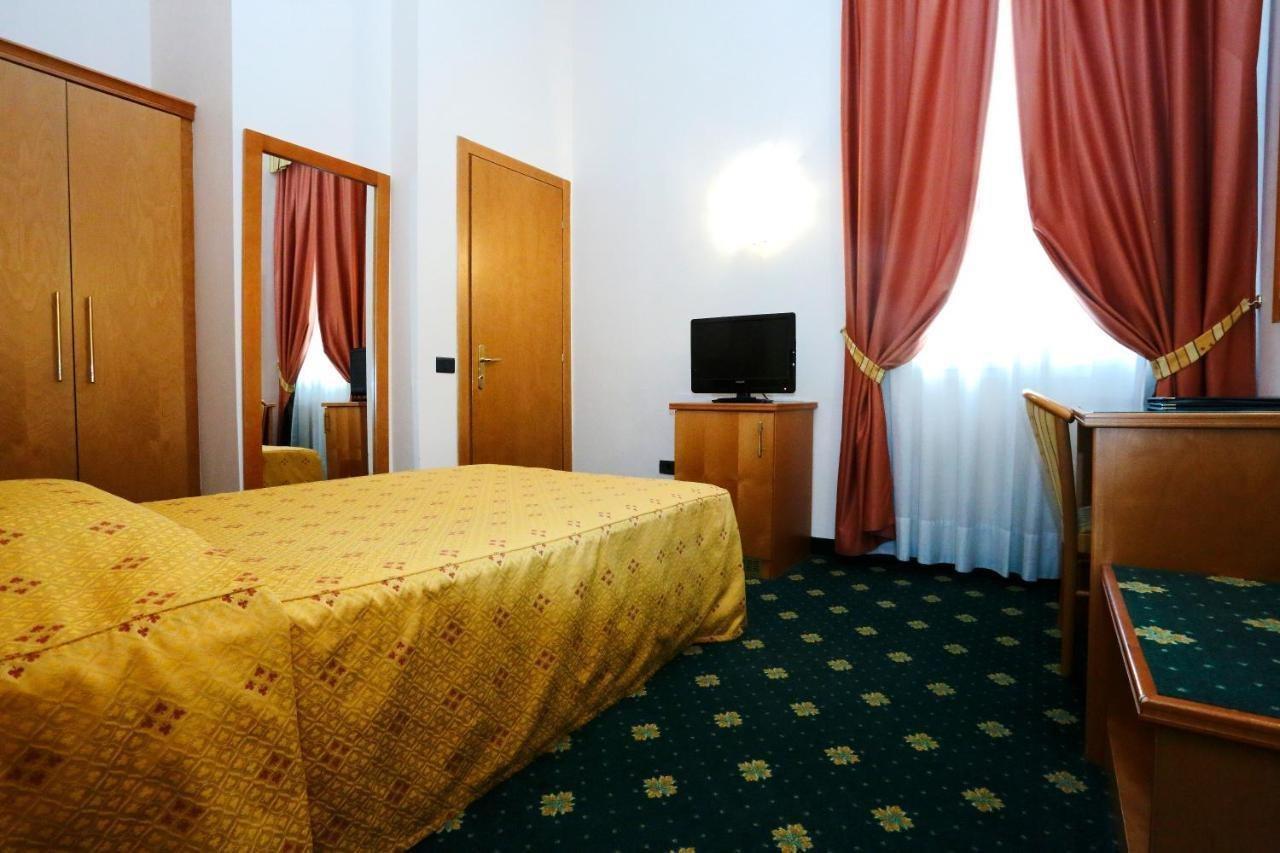 Hotel Estense Модена Экстерьер фото