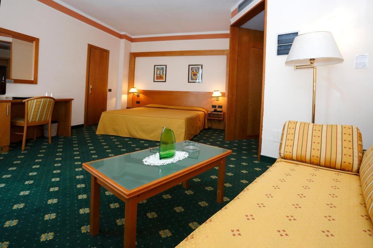 Hotel Estense Модена Экстерьер фото
