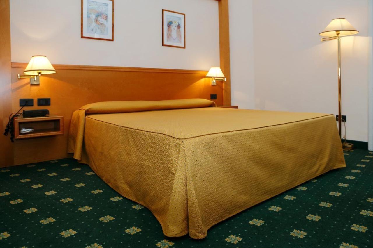 Hotel Estense Модена Экстерьер фото