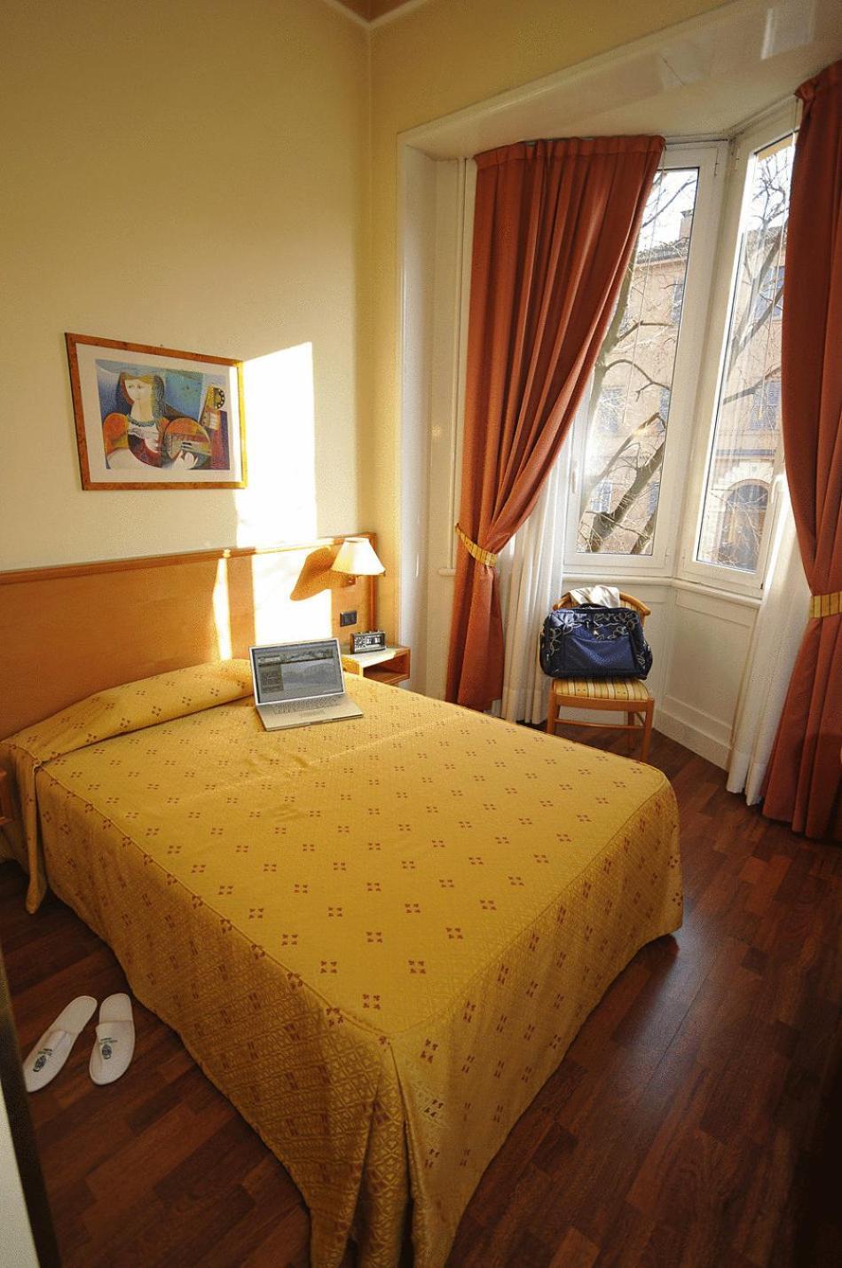 Hotel Estense Модена Экстерьер фото