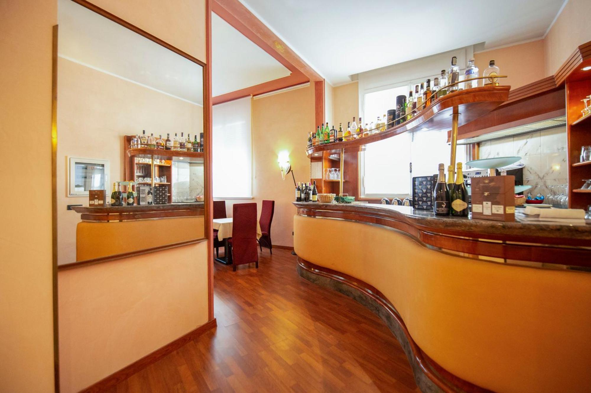 Hotel Estense Модена Экстерьер фото