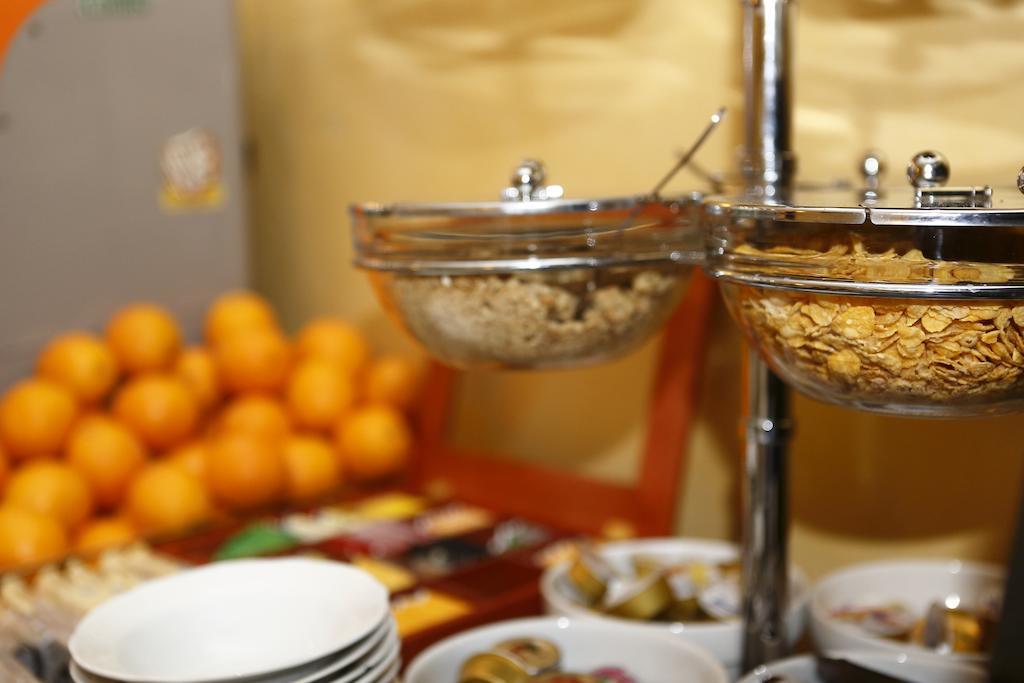 Hotel Estense Модена Экстерьер фото