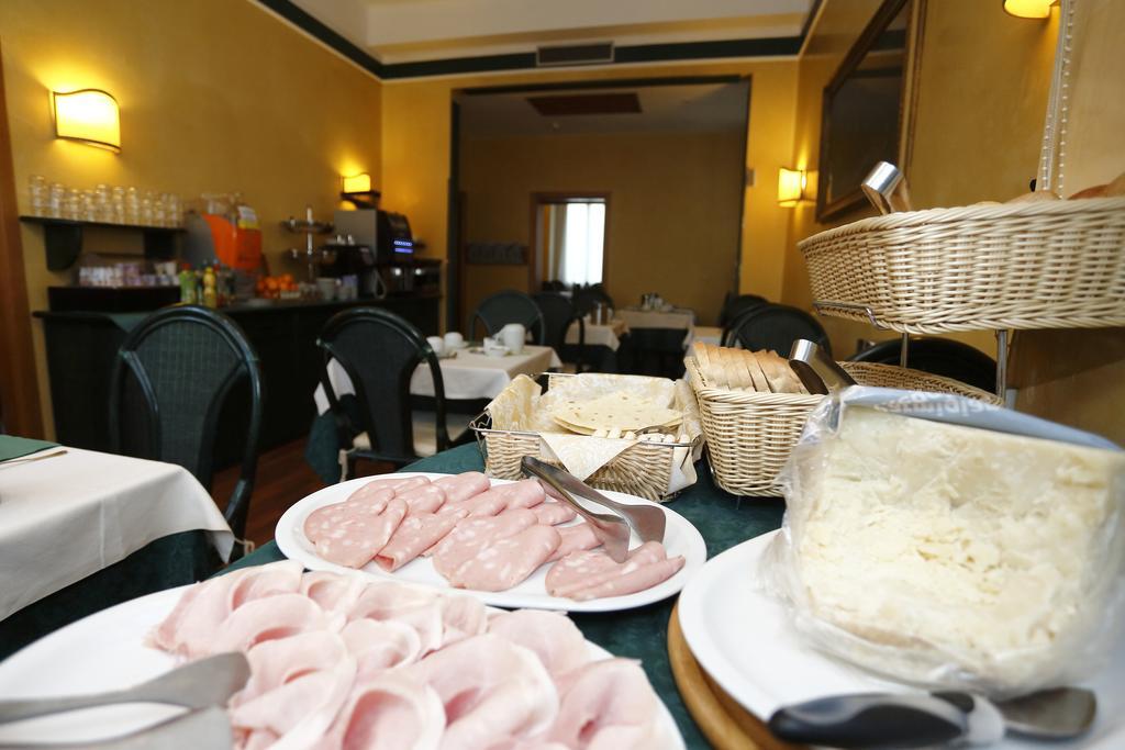 Hotel Estense Модена Экстерьер фото