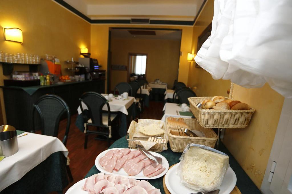 Hotel Estense Модена Экстерьер фото