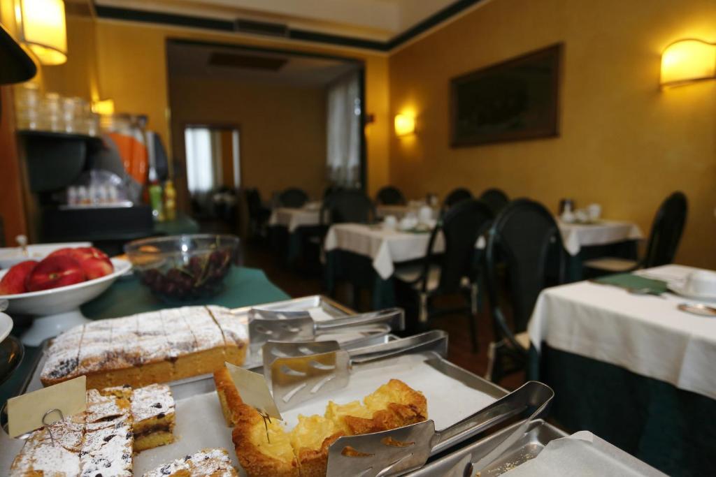 Hotel Estense Модена Экстерьер фото