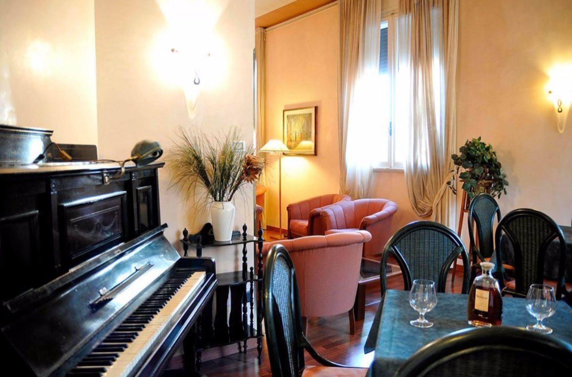 Hotel Estense Модена Экстерьер фото