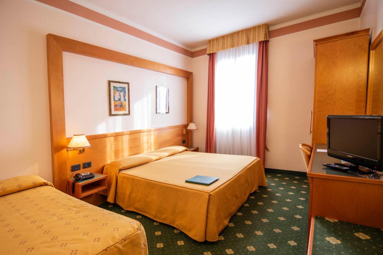 Hotel Estense Модена Экстерьер фото