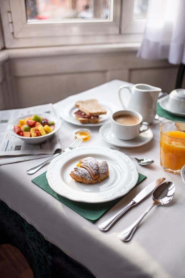 Hotel Estense Модена Экстерьер фото