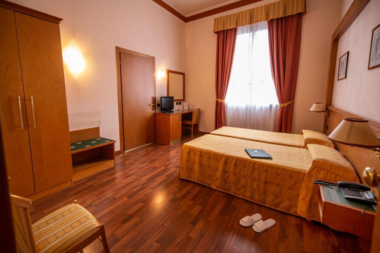 Hotel Estense Модена Экстерьер фото