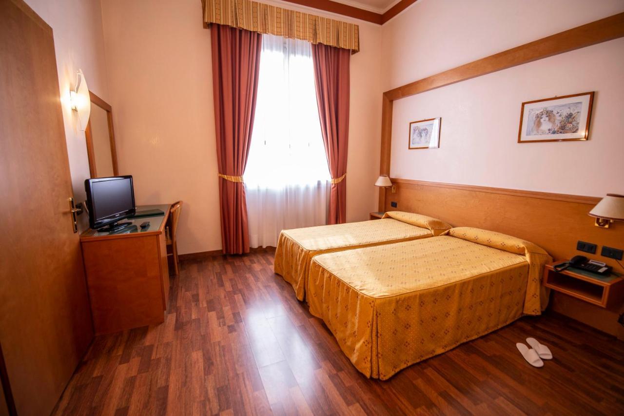 Hotel Estense Модена Экстерьер фото