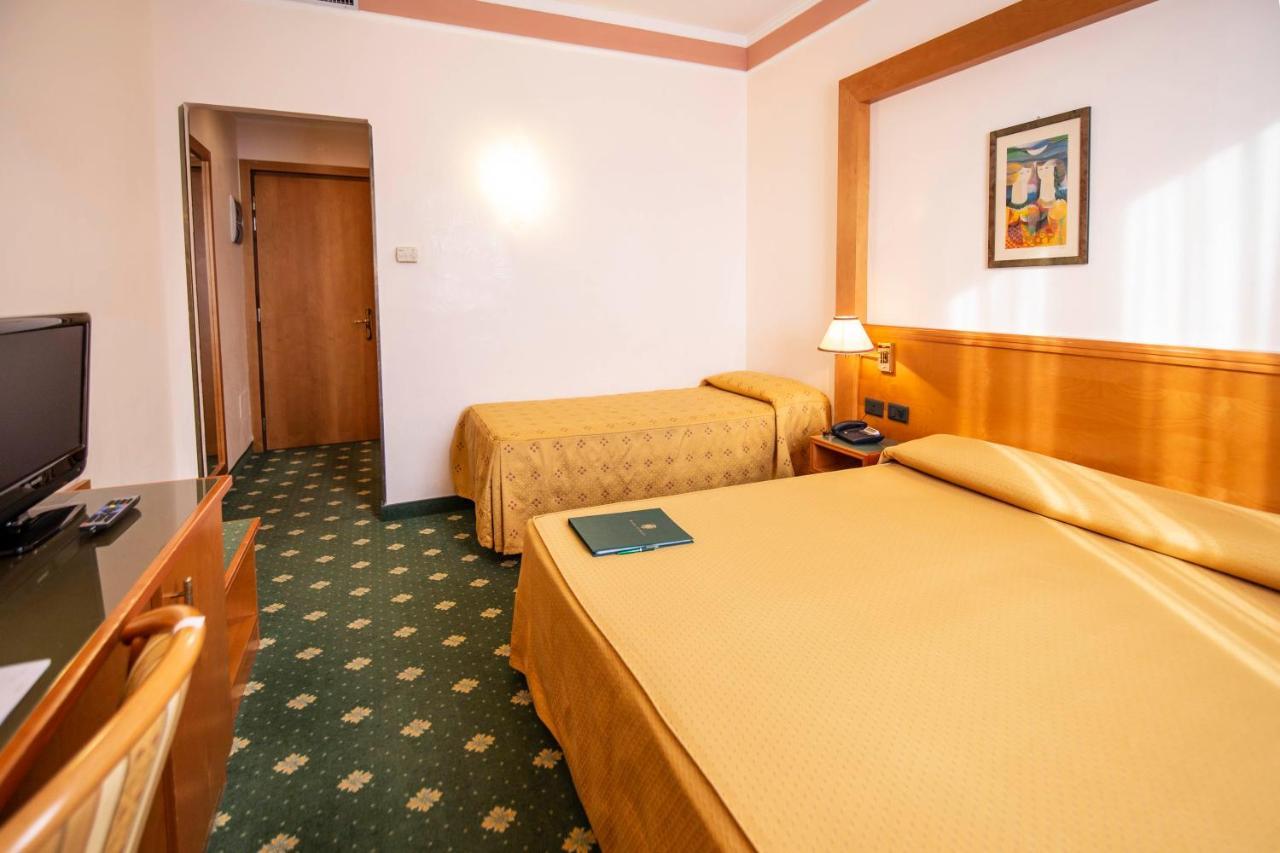 Hotel Estense Модена Экстерьер фото