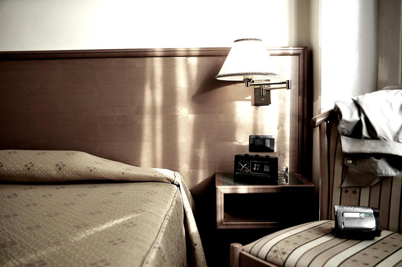 Hotel Estense Модена Экстерьер фото